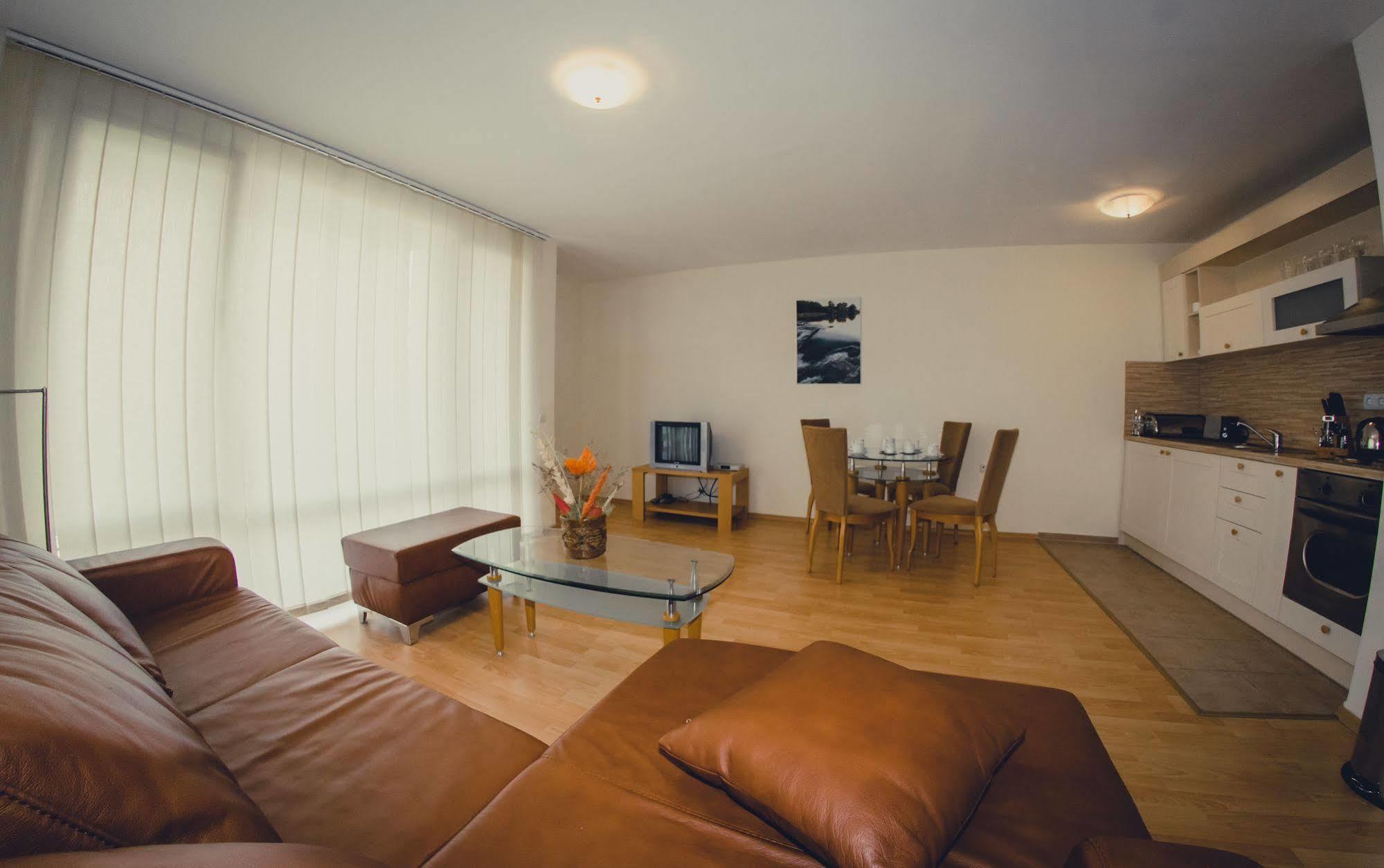 סאני ביץ' Gt Green Fort Beach Apartments מראה חיצוני תמונה