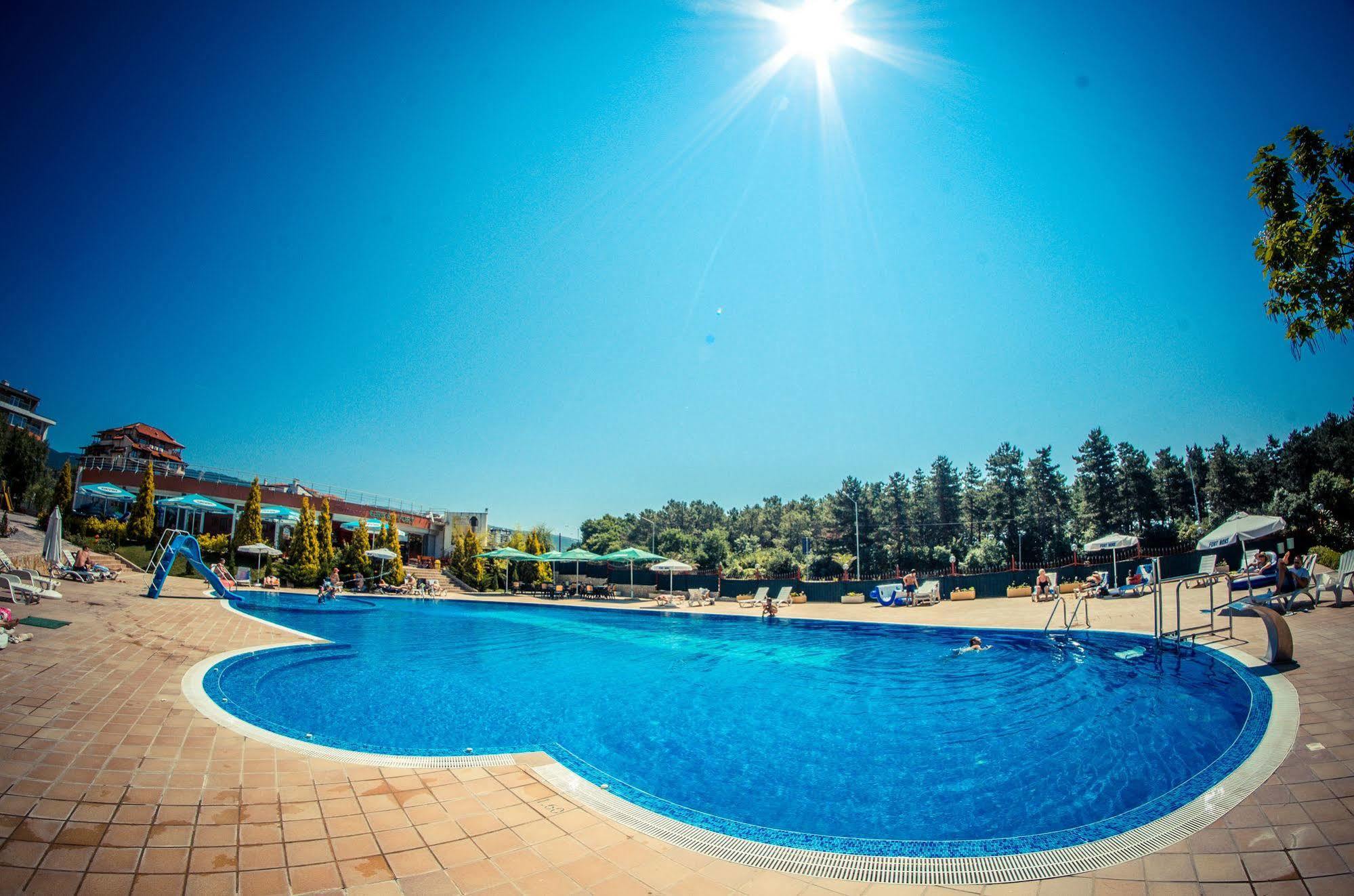 סאני ביץ' Gt Green Fort Beach Apartments מראה חיצוני תמונה