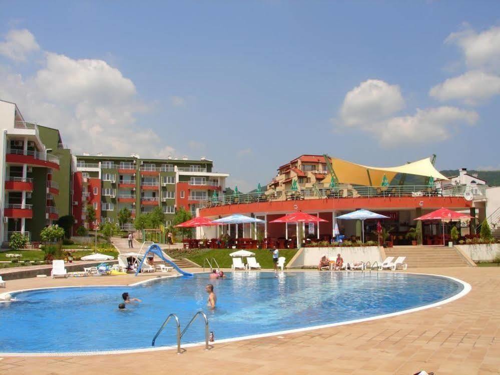 סאני ביץ' Gt Green Fort Beach Apartments מראה חיצוני תמונה