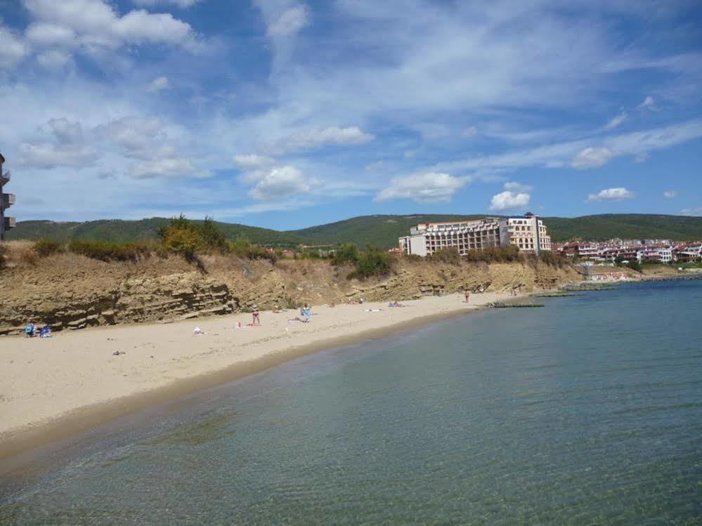 סאני ביץ' Gt Green Fort Beach Apartments מראה חיצוני תמונה
